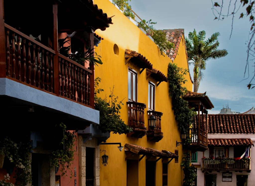 buying property in colombia title