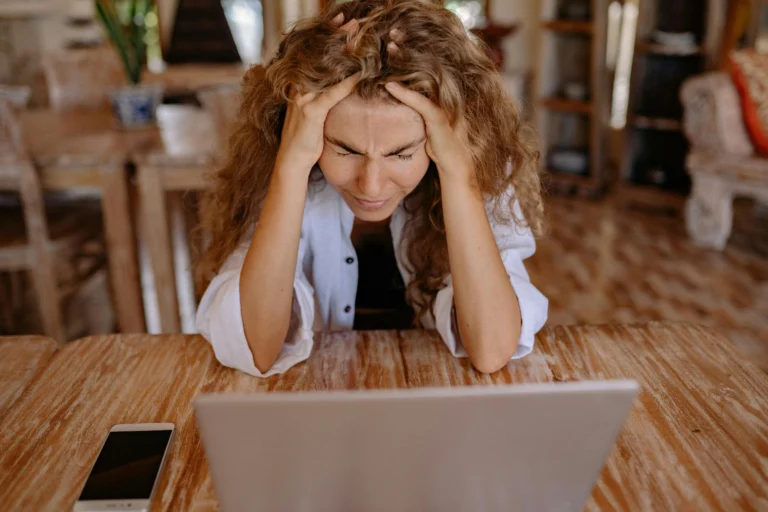 ¿Te pueden negar la Visa Nómada Digital Colombia? Lo que nadie te explica sobre las inadmisiones digital nomad visa colombia