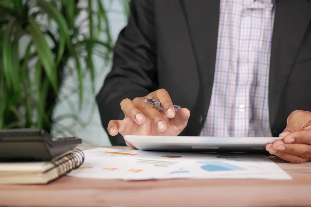 employer signing a renewal of a fixed-term employment contract
