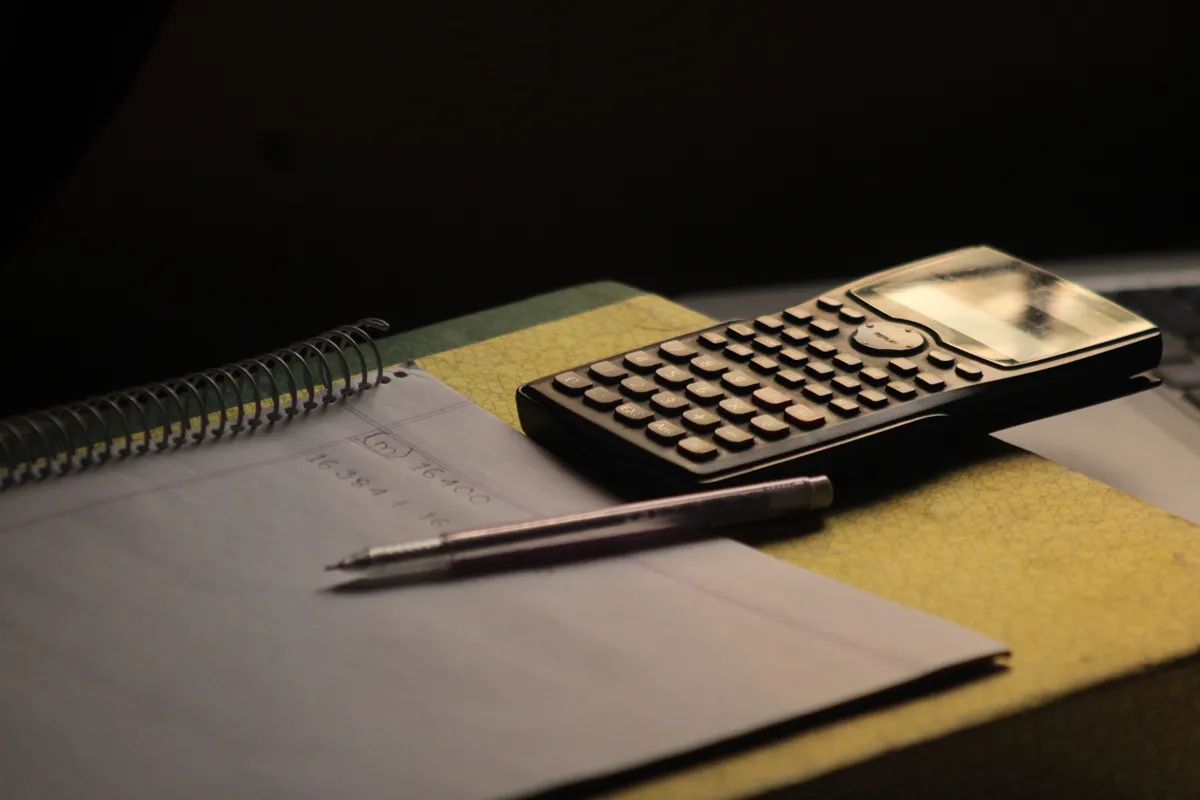 calculator and notebook for monthly Formulario 350 reconciliation